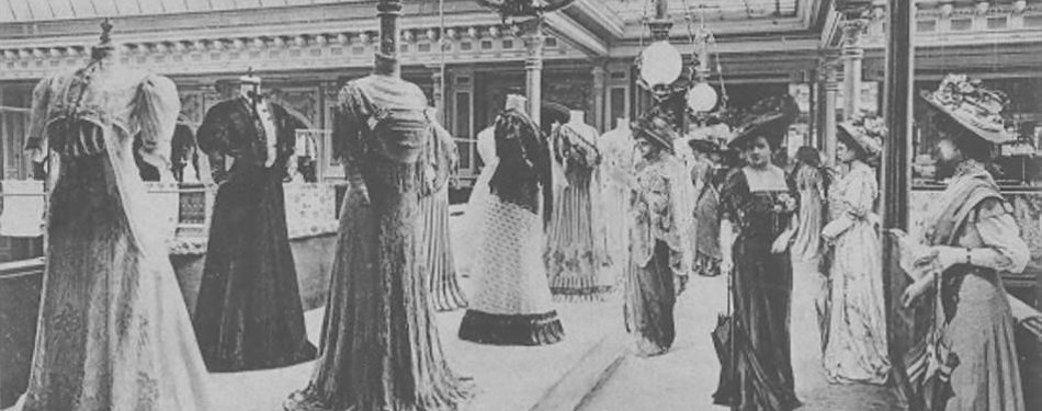 galerie-d-exposition-des-robes-au-bon-marche.jpg